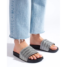 Chinelos pretos com strass Shelovet 2