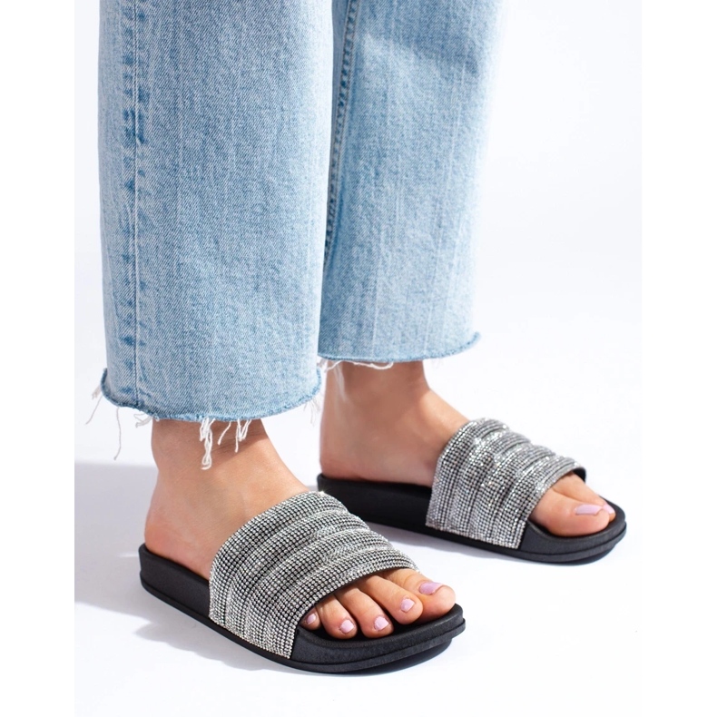 Chinelos pretos com strass Shelovet 2