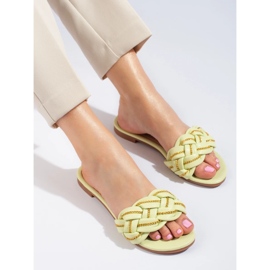 Chinelos elegantes de limão para mulheres com uma corrente de Shelovet verde 2