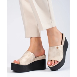 Chinelos metálicos em uma cunha alta dourada dourado 1