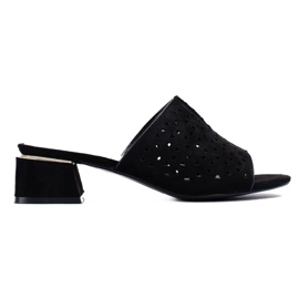 Chinelos femininos negros com aberturas e salto baixo preto 2