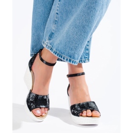 Sandálias de cunha de mulher em preto e branco, Shelovet 1