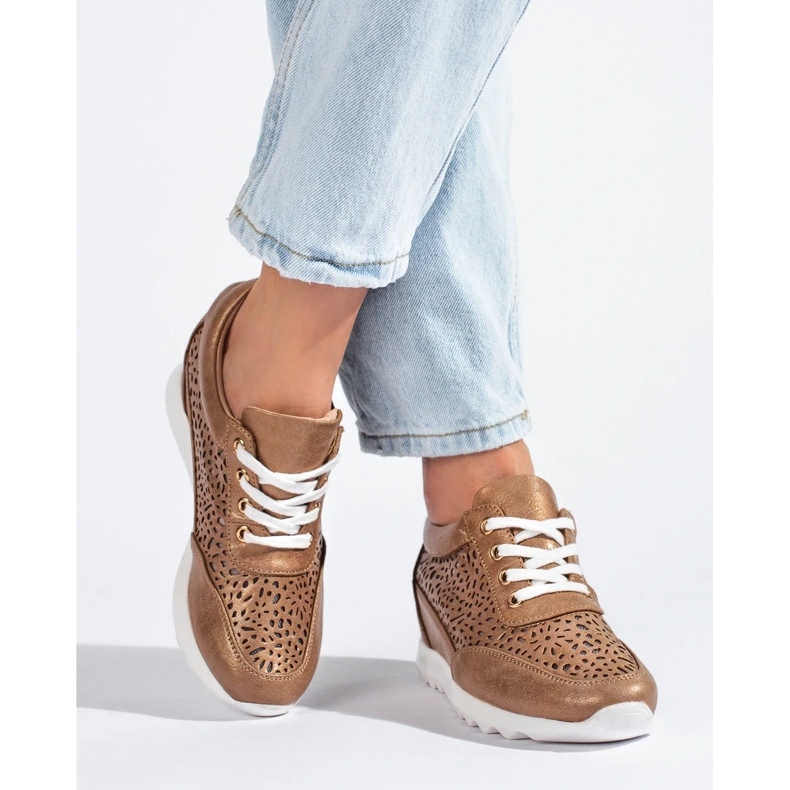 Tênis vazado com cunha oculta marrom Shelovet castanho 2