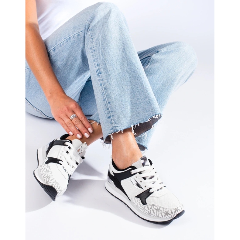 Sapatos desportivos de mulher Shelovet em preto e branco 2