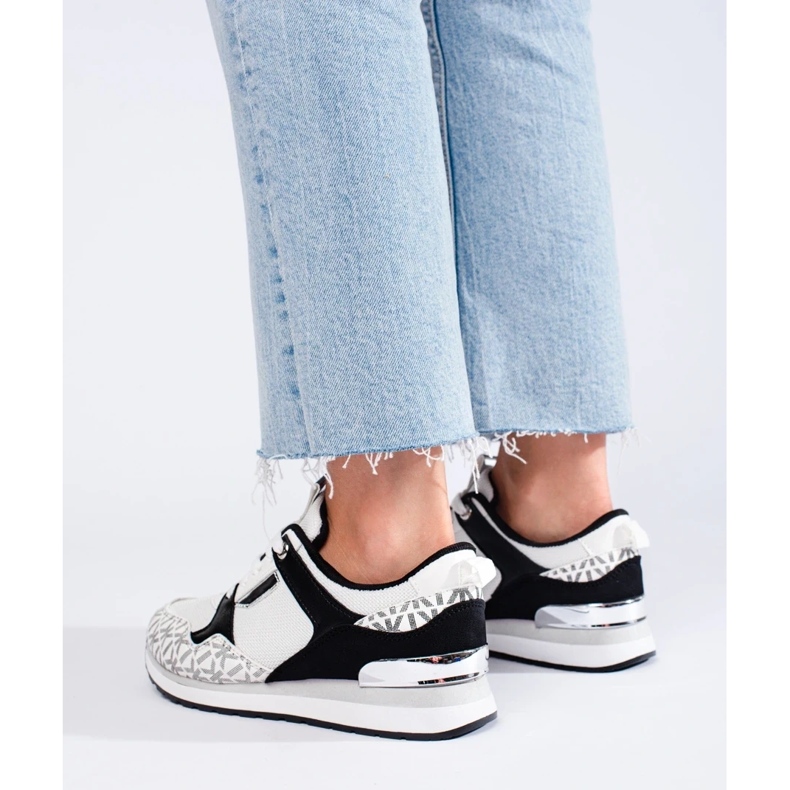Sapatos desportivos de mulher Shelovet em preto e branco 1