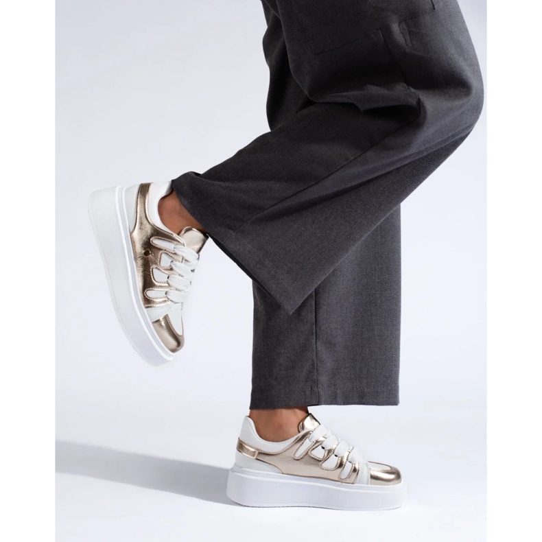 Tênis plataforma alta dourado e branco da Shelovet 2