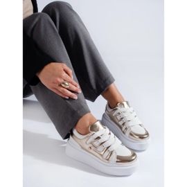 Tênis plataforma alta dourado e branco da Shelovet 1