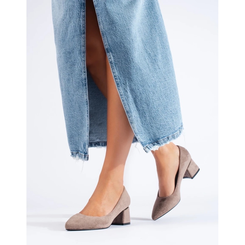 Sapatos de salto baixo em camurça Shelovet bege 2