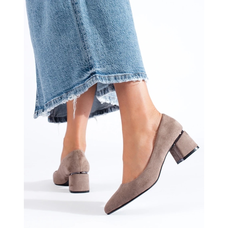 Sapatos de salto baixo em camurça Shelovet bege 1