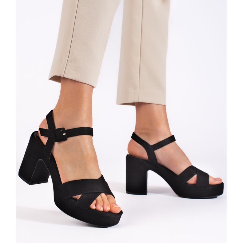 Sandálias femininas de camurça com salto alto preto 2