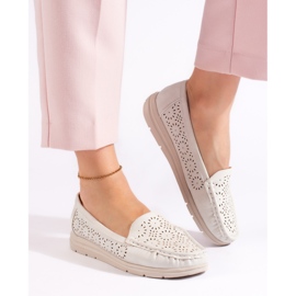 Mocassins femininos brancos com aberturas 2