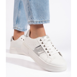 Tênis esportivo branco 2