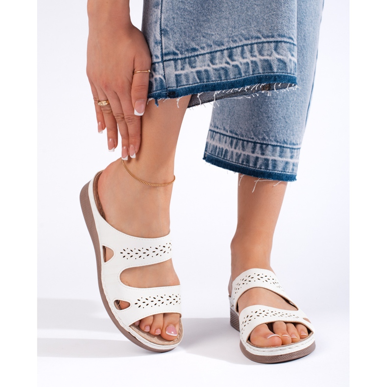 Chinelos femininos brancos confortáveis 2