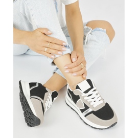 Calçados esportivos femininos pretos e bege 2