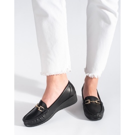 Mocassins femininos negros com fivela preto 1