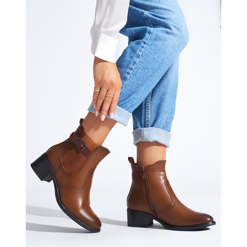 Botins castanhos de mulher com salto baixo marrom 2