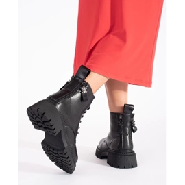 Botins femininos em couro preto com cadarço 1 Botins femininos em couro preto com cadarço 1