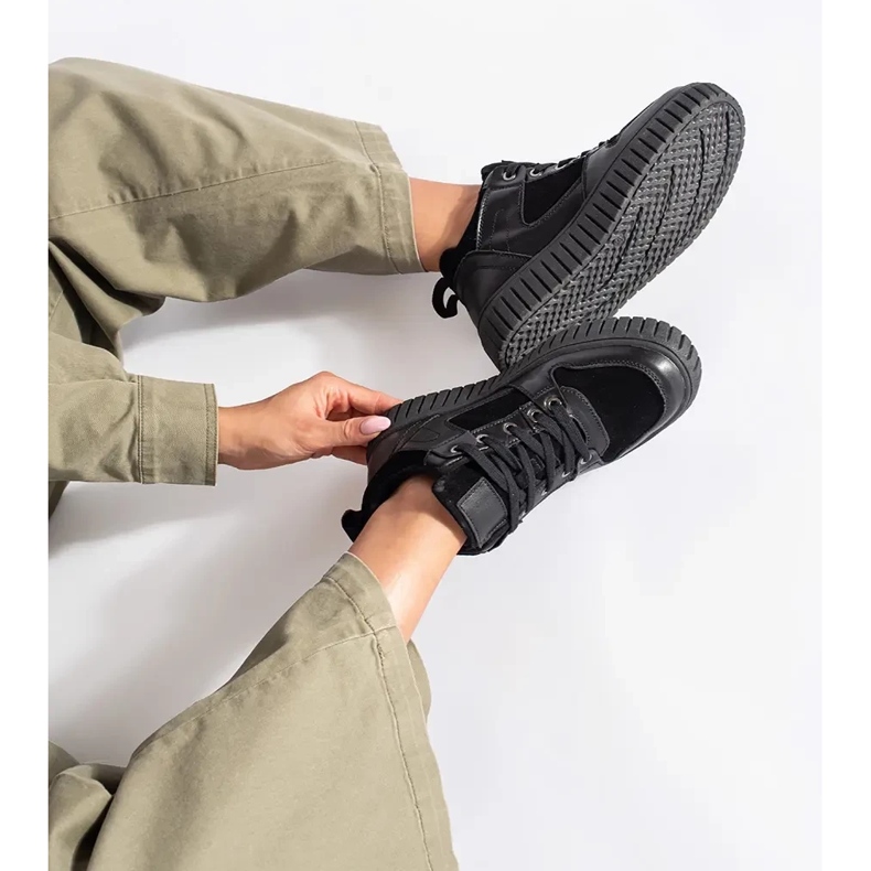 Tênis feminino preto de cano alto 1