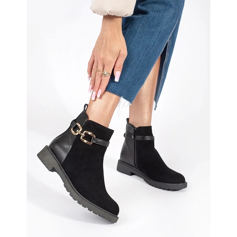 Botas pretas de senhora com fivela decorativa preto 1