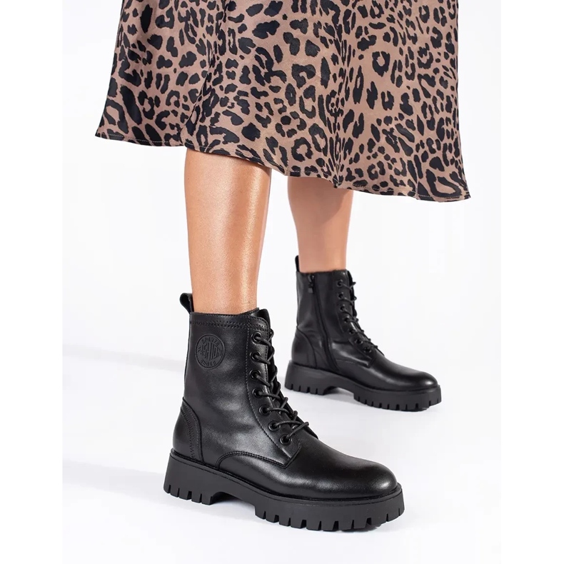 Botins femininos negros com cadarço na plataforma Sergio Leone preto 1