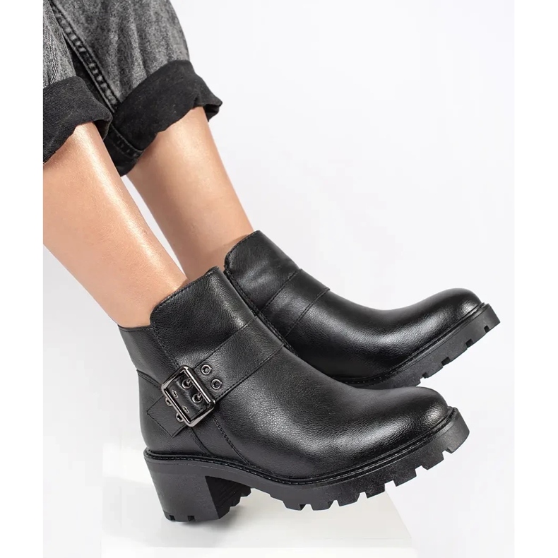 Botins femininos de couro preto de salto alto com fivela decorativa de Sergio Leone 1