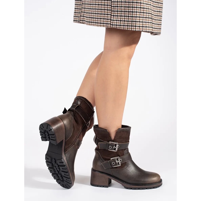 Botins femininos castanhos de salto alto com fivelas 1