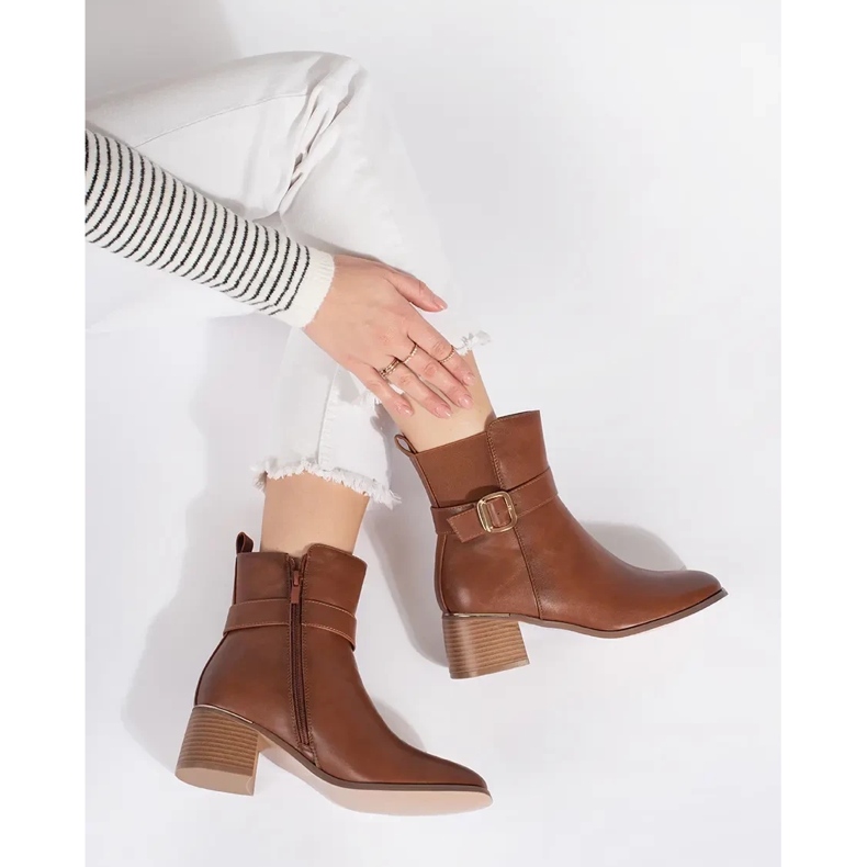 Botins femininos castanhos com fivela marrom 2