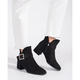 Botins femininos de camurça preta com fivela prateada preto 1