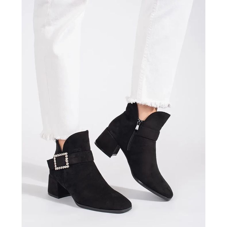 Botins femininos de camurça preta com fivela prateada preto 1 Botins femininos de camurça preta com fivela prateada preto 1