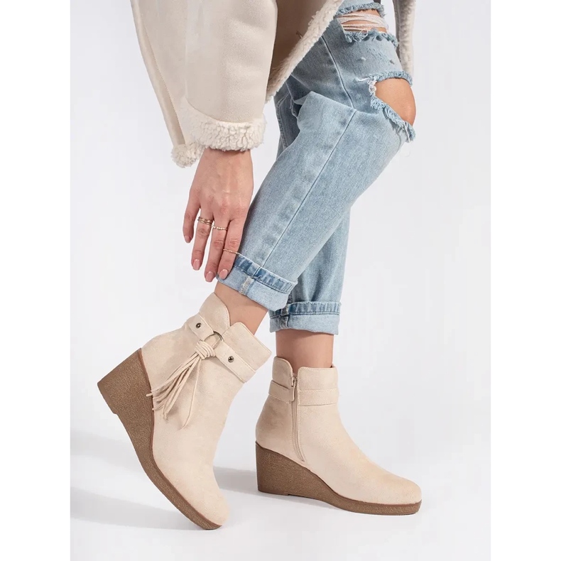 Botas femininas de camurça bege claro com franjas 2