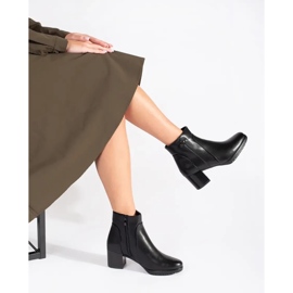 Botins pretos de salto alto Sergio Leone 1