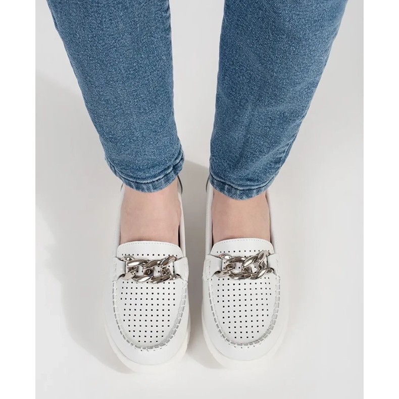 Goodin Mocas brancas de couro com uma corrente na plataforma branco 1