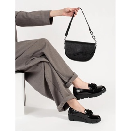 Goodin Mocassins pretos de cunha com um ornamento 1 Goodin Mocassins pretos de cunha com um ornamento 1