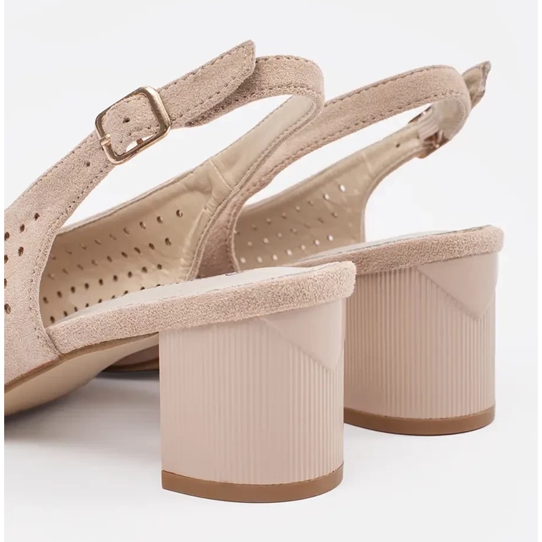 Goodin Sandálias Light -Beige OpenWork em uma postagem baixa bege 1