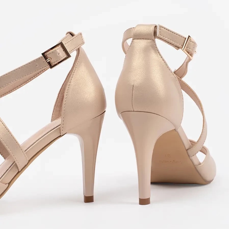 Sandálias femininas em Sergio Leone Pearl Saltos bege 2