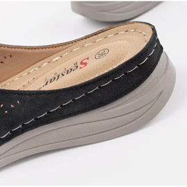 Chinelos de mulheres negras em uma sola grossa preto 1