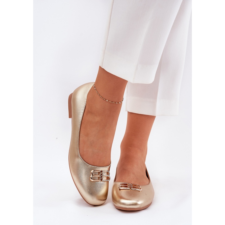 Ballerinas femininas elegantes com um Vinceza PLN 62206 Golden dourado 1
