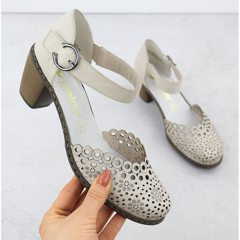 Sandálias de couro feminino no post Rieker 40902-60 bege 1