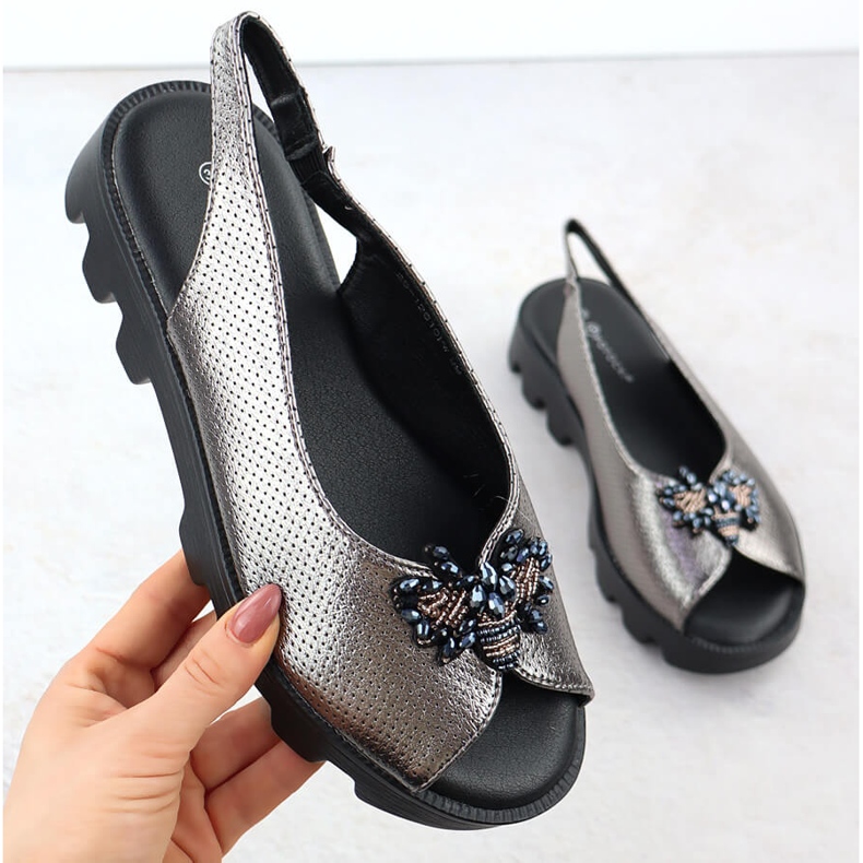 Sandálias femininas na plataforma perfurada prata metálica Potocki sz12610 1