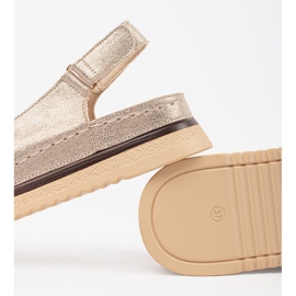 Goodin Sandálias de ouro na plataforma com um alfinete dourado 1