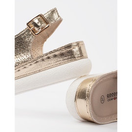 Goodin Sandálias de ouro em uma plataforma de luz dourado 1