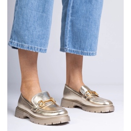 Mocas elegantes de ouro com decoração dourado 1