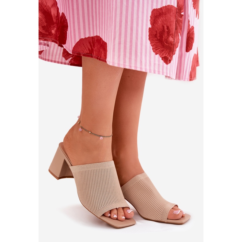 Saltos femininos como bege 1