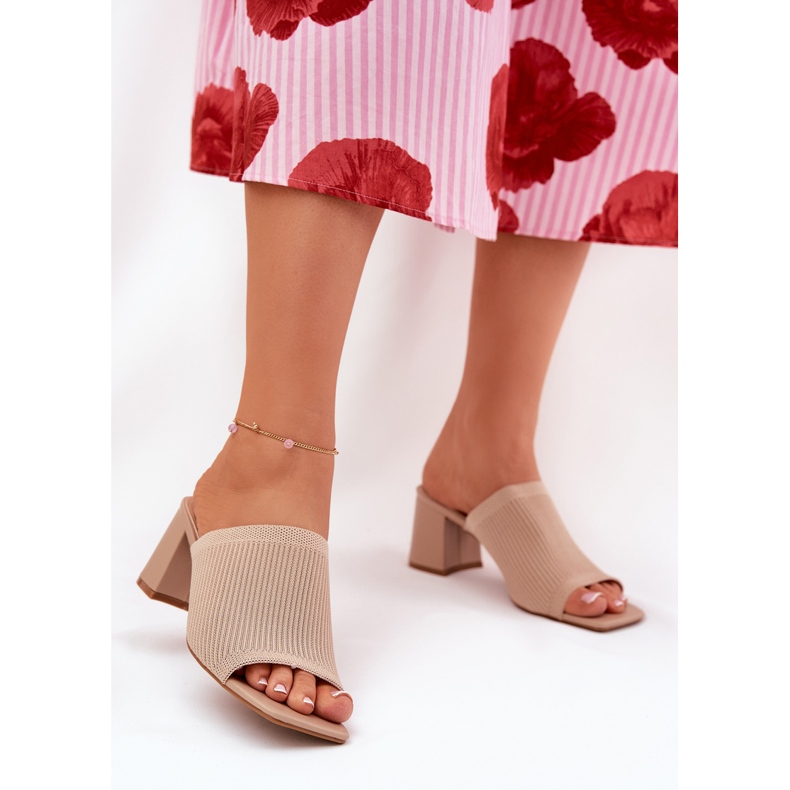 Saltos femininos como bege 2