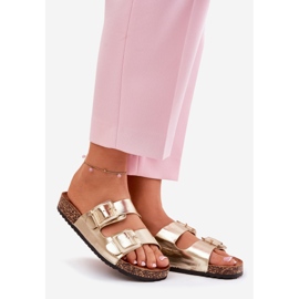 Chinelos femininos com grampos em uma sola dourada de cortiça dourado 1 Chinelos femininos com grampos em uma sola dourada de cortiça dourado 1