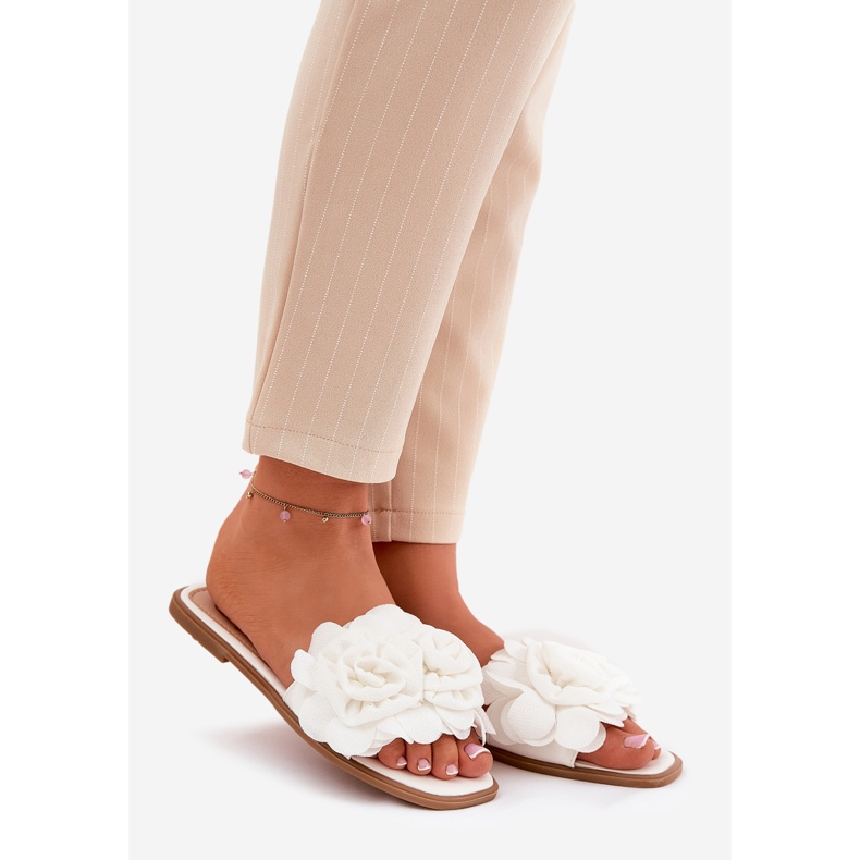 Chinelos femininos de grama plana com flores decorativas brancas branco 1 Chinelos femininos de grama plana com flores decorativas brancas branco 1
