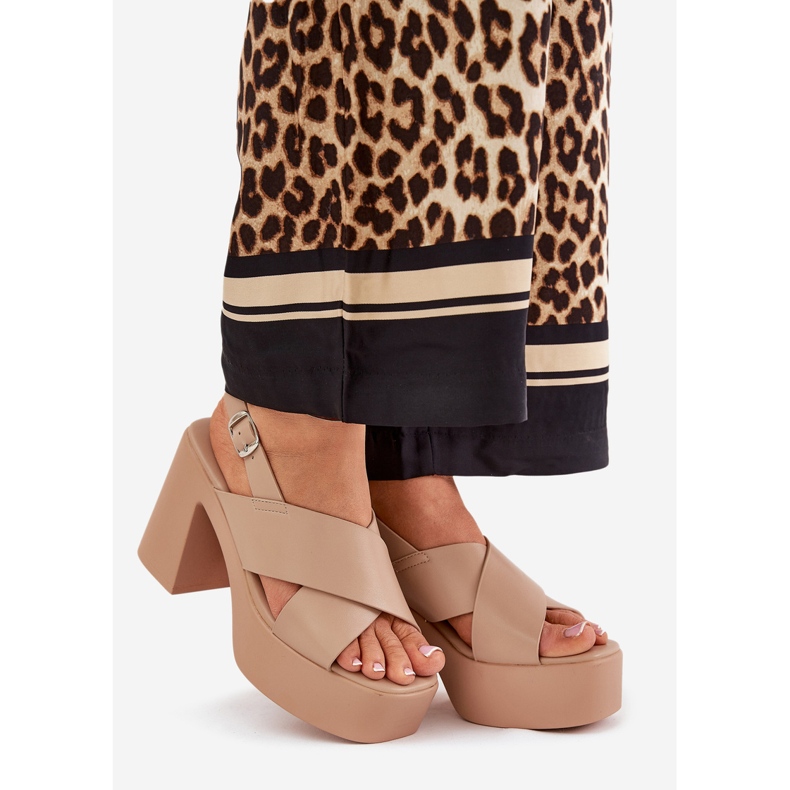 Sandálias femininas no post e plataforma com cáqui de couro ecológico bege 1 Sandálias femininas no post e plataforma com cáqui de couro ecológico bege 1