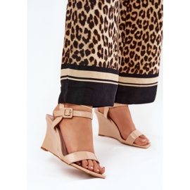 Sandálias femininas pintadas para cunhas nuas bege 2