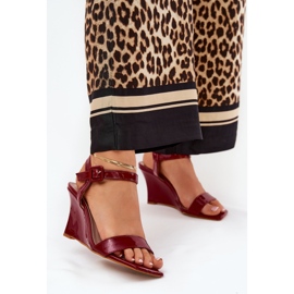 Sandálias femininas pintadas para cunhas da Borgonha vermelho 2