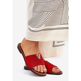 Os chinelos de mulheres lisos de grama com detalhes vermelhos decorativos 1